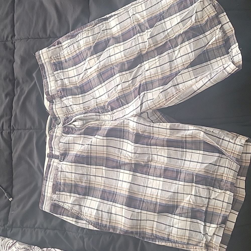 Weatherproof Cargo Plaid Shorts